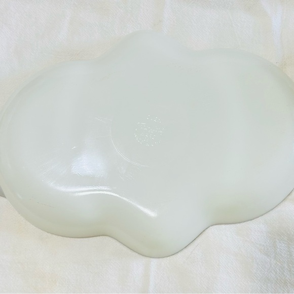 Vintage Fire King Anchor Hocking milk glass relish dish, gold gilded rims. - Picture 2 of 6